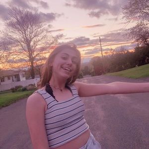 Meet your Posher, Emelia